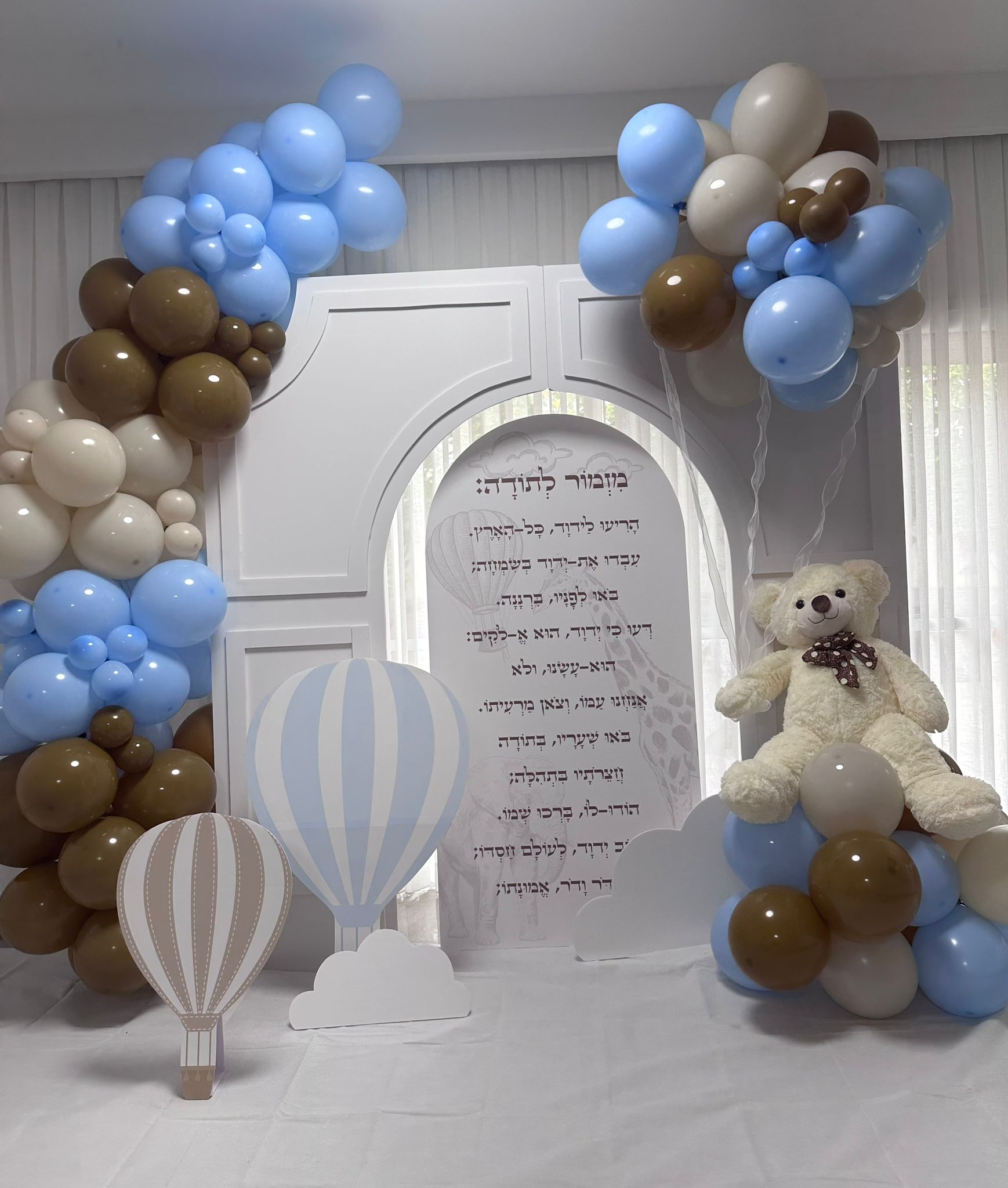 קיר בלונים קלאסי